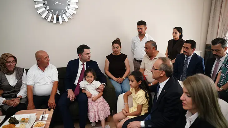 Bakan Kurum, Malatya'da Bakırcılar Çarşısı'nı açtı, depremzede aileye misafir oldu