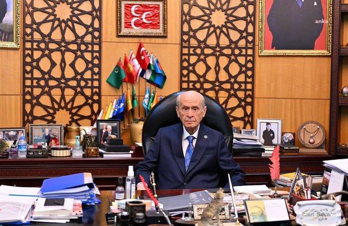 Bahçeli'den Filenin Sultanları'na tebrik